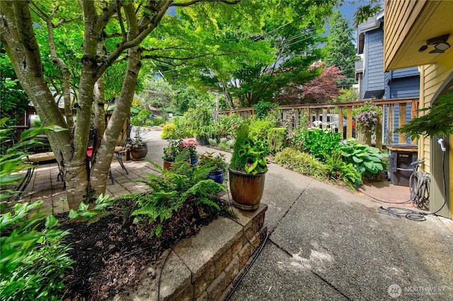 444 26th Ave E, Seattle, WA 98112 - view of yard with a patio