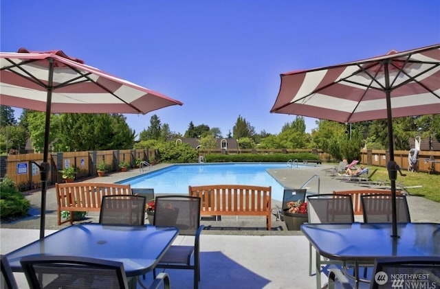 11012 NE 68th St Unit 511, Kirkland, WA 98033 - community pool featuring outdoor dining space and a patio