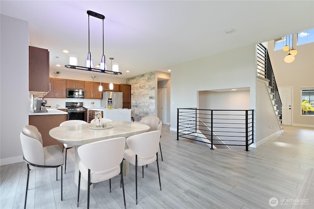 20325 90th Pl S, Kent, WA 98031 - dining area featuring light wood finished floors, plenty of natural light, baseboards, and recessed lighting