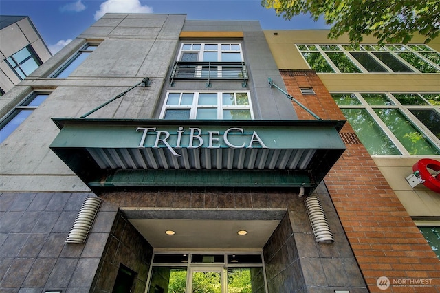 17 W Mercer St Unit 302, Seattle, WA 98119 - view of building exterior