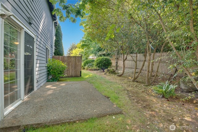 10513 SE 250th Pl Unit F-106, Kent, WA 98031 - fenced yard featuring a patio area