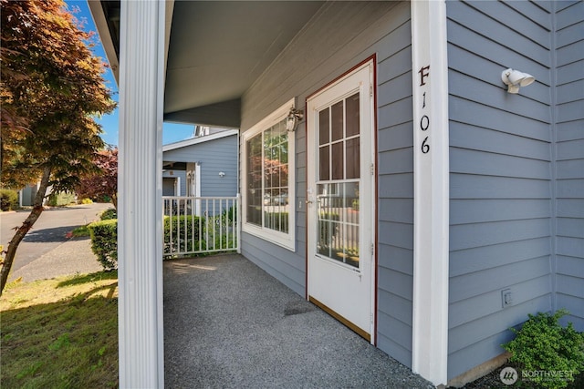 10513 SE 250th Pl Unit F-106, Kent, WA 98031 - view of covered porch