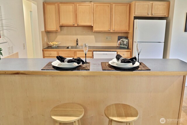 311 Edgecliff Dr, Langley, WA 98260 - kitchen with white appliances, a sink, light brown cabinets, backsplash, and a kitchen breakfast bar