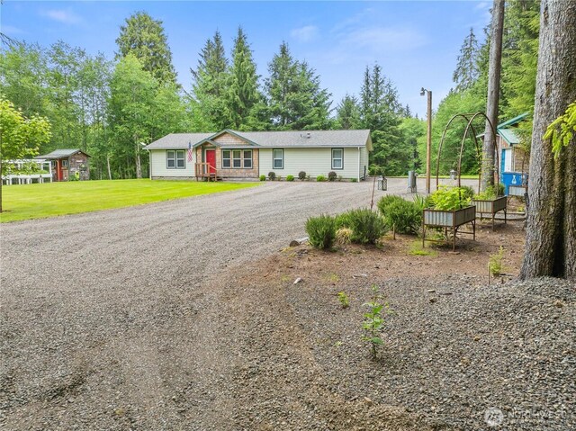 132 River Park Rd, Forks, WA 98331 - view of front facade with a front lawn