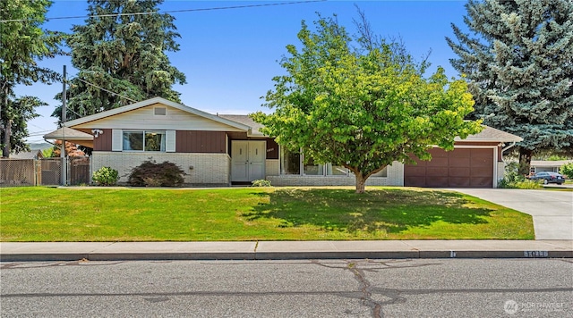 1011 Idaho St, Wenatchee, WA 98801 - view of front facade with brick siding, driveway, and an attached garage
