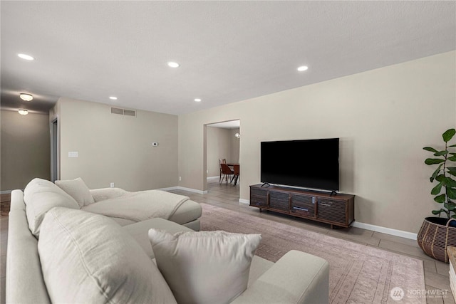 1011 Idaho St, Wenatchee, WA 98801 - living room featuring baseboards and recessed lighting