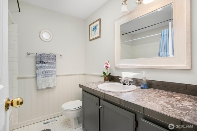 4754 SW 314th Pl, Federal Way, WA 98023 - full bath with vanity, a wainscoted wall, toilet, a shower with curtain, and tile patterned floors