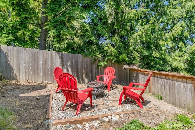 4754 SW 314th Pl, Federal Way, WA 98023 - fenced backyard featuring a fire pit
