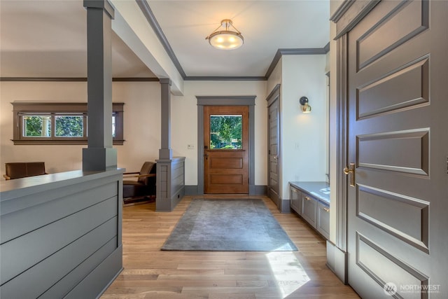 366 S Palouse St, Walla Walla, WA 99362 - foyer featuring crown molding, light wood-style floors, and baseboards