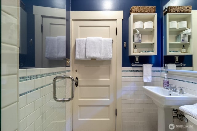 366 S Palouse St, Walla Walla, WA 99362 - bathroom featuring tile walls and wainscoting