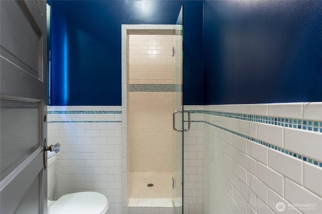 366 S Palouse St, Walla Walla, WA 99362 - full bathroom with a shower stall, tile walls, and toilet