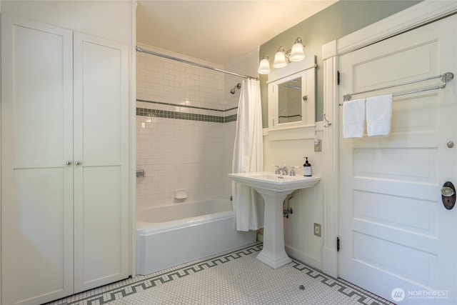366 S Palouse St, Walla Walla, WA 99362 - bathroom with shower / bath combo and tile patterned floors