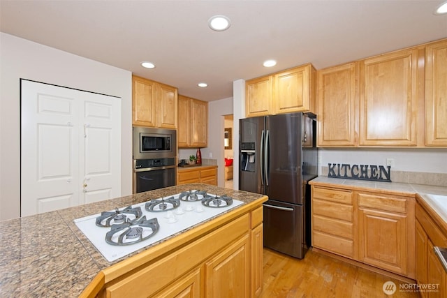 7321 Ashridge Ave SW, Port Orchard, WA 98367 - kitchen featuring stainless steel appliances, recessed lighting, light wood-type flooring, and light brown cabinetry