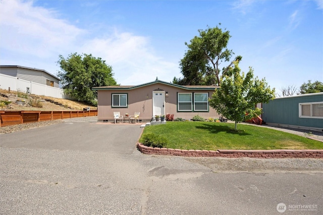 324 Mojave Ct, West Richland, WA 99353 - view of front of property with driveway