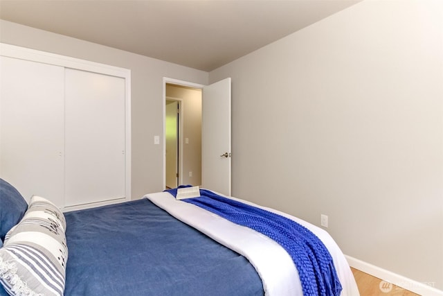 30240 7th Ave S, Federal Way, WA 98003 - bedroom featuring light wood-style flooring, baseboards, and a closet
