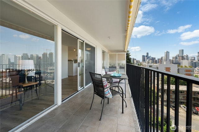 505 Belmont Ave E Unit 704, Seattle, WA 98102 - balcony featuring a view of skyline