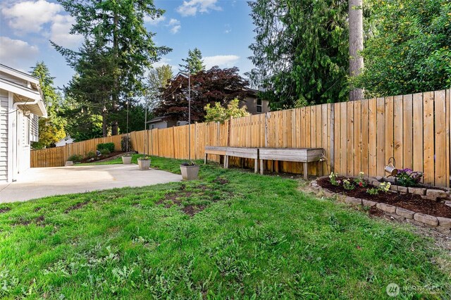 17913 158th Pl SE, Renton, WA 98058 - view of yard with a patio area