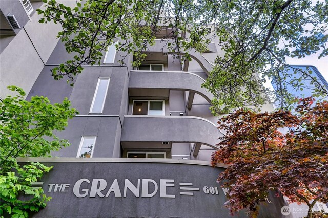 601 W Mercer Pl Unit 201, Seattle, WA 98119 - view of building exterior