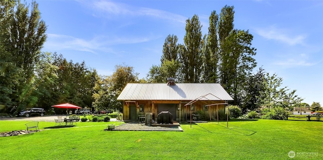 329 Columbia St, Sumas, WA 98295 - view of community featuring a lawn
