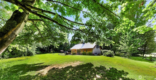 329 Columbia St, Sumas, WA 98295 - view of green lawn featuring an outbuilding
