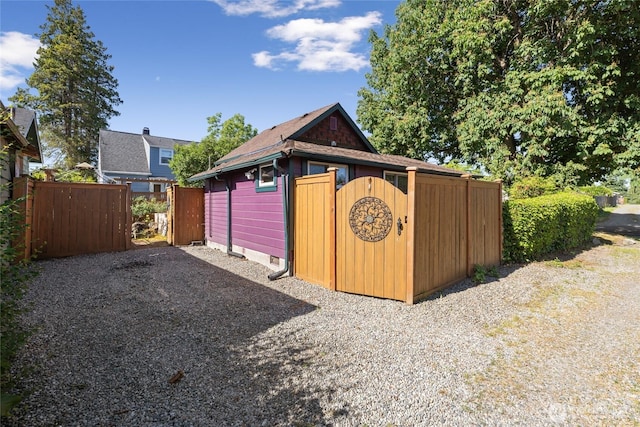 1007 N Ferdinand St, Tacoma, WA 98406 - view of outbuilding with a gate