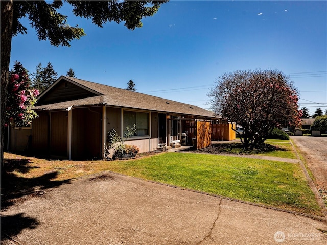 919 Harding Rd, Elma, WA 98541 - view of front facade featuring a front lawn and roof with shingles