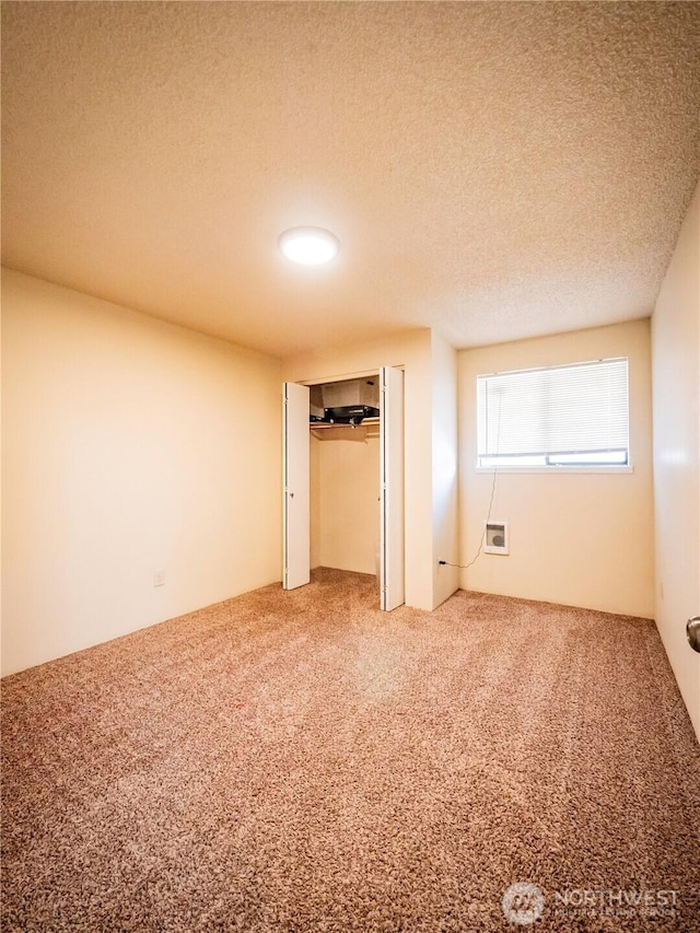 919 Harding Rd, Elma, WA 98541 - unfurnished bedroom featuring carpet floors, a textured ceiling, and a closet