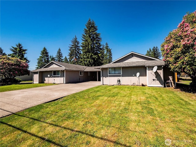 919 Harding Rd, Elma, WA 98541 - ranch-style house featuring concrete driveway and a front yard