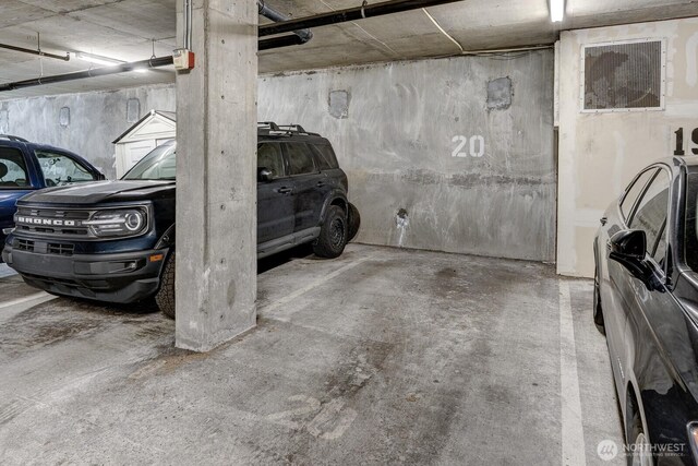 124 Bellevue Ave E Unit 305, Seattle, WA 98102 - view of parking deck
