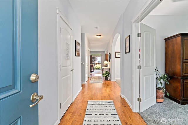 8521 15th Ave SE, Olympia, WA 98513 - entrance foyer with light wood finished floors and arched walkways