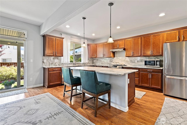 8521 15th Ave SE, Olympia, WA 98513 - kitchen featuring stainless steel appliances, light wood-style floors, tasteful backsplash, healthy amount of natural light, and recessed lighting
