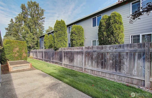 712 SE 5th Way, Battle Ground, WA 98604 - view of yard featuring a patio area