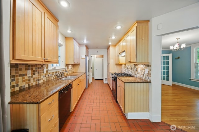 827 Hobson St, Walla Walla, WA 99362 - kitchen featuring black appliances, a sink, baseboards, under cabinet range hood, and backsplash