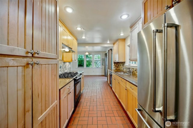 827 Hobson St, Walla Walla, WA 99362 - kitchen with appliances with stainless steel finishes, under cabinet range hood, decorative backsplash, baseboards, and recessed lighting