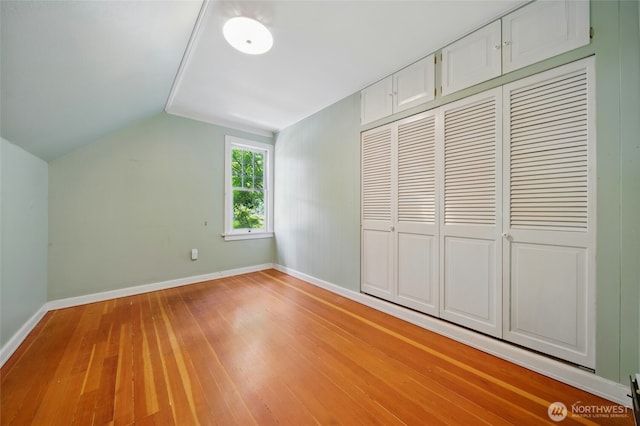 827 Hobson St, Walla Walla, WA 99362 - unfurnished bedroom featuring light wood-style floors, a closet, vaulted ceiling, and baseboards