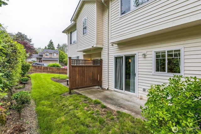 4724 Mill Pond Dr SE Unit 702, Auburn, WA 98092 - view of yard with a patio