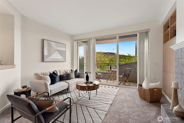 3900 2nd Ave NE Unit 204, Seattle, WA 98105 - carpeted living area with baseboards