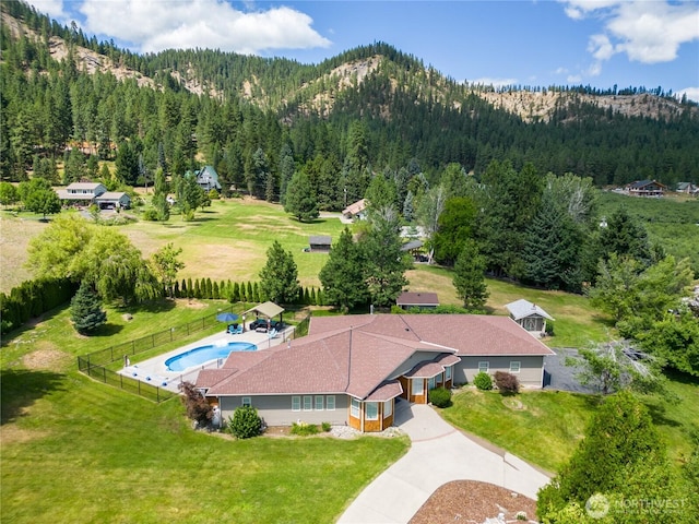 10552 Ski Hill Dr, Leavenworth, WA 98826 - view from above of property featuring a forest, mountains, and a pool area