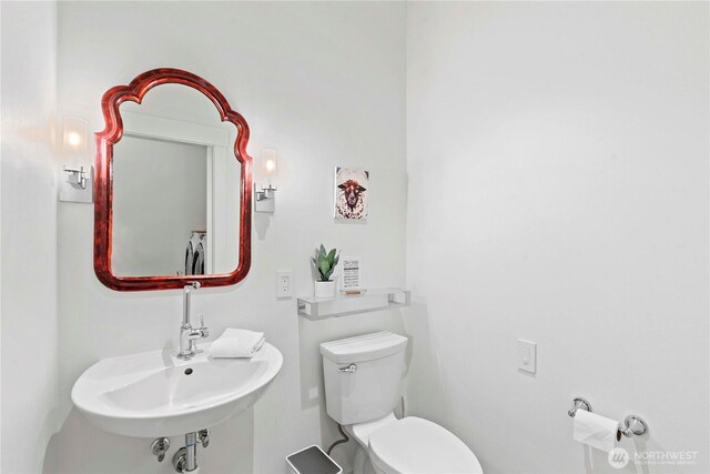 10552 Ski Hill Dr, Leavenworth, WA 98826 - half bath with toilet and a sink