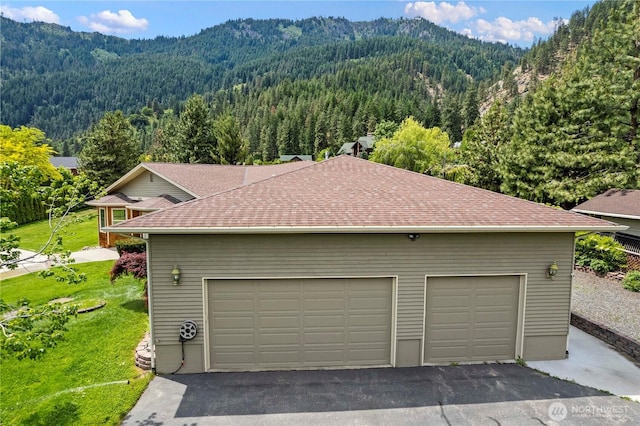 10552 Ski Hill Dr, Leavenworth, WA 98826 - garage featuring a view of trees and a mountain view