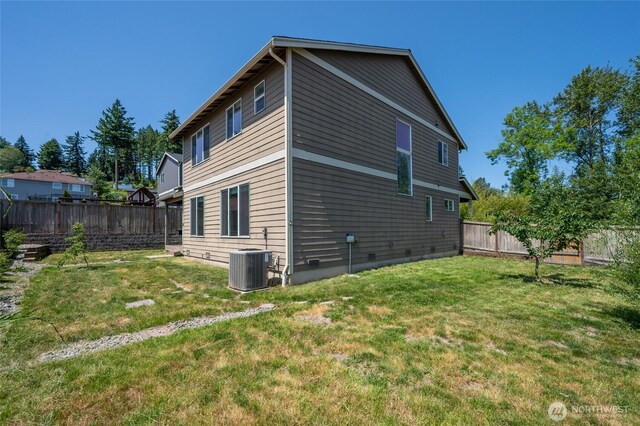 627 68th Ave E, Tacoma, WA 98424 - back of property with a fenced backyard