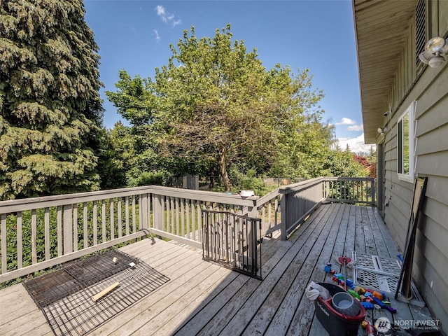 2134 SW 339th St, Federal Way, WA 98023 - view of wooden deck