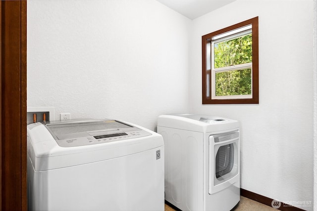 931 Oyster Bay Ct, Bremerton, WA 98312 - laundry area featuring independent washer and dryer