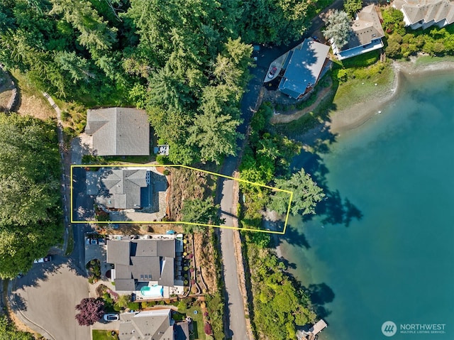 931 Oyster Bay Ct, Bremerton, WA 98312 - aerial view of property and surrounding area featuring property boundaries highlighted and a large body of water