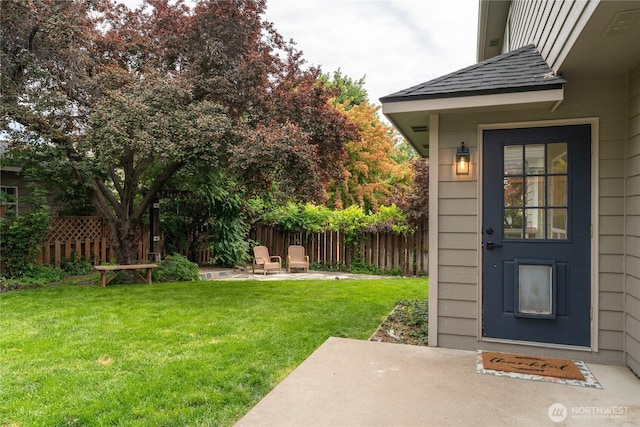 1906 Lion Pl, Wenatchee, WA 98801 - view of yard with a patio