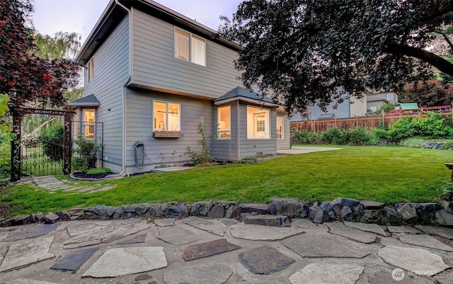 1906 Lion Pl, Wenatchee, WA 98801 - back of property with a patio area