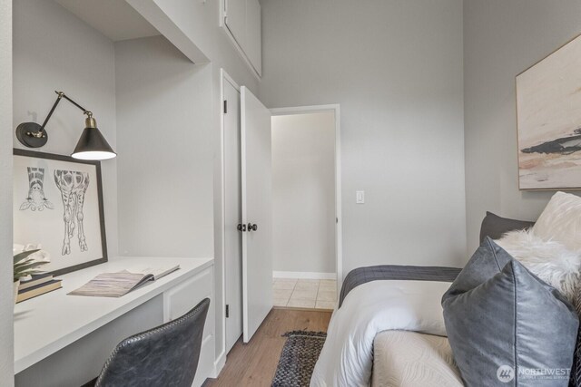 5110 NW Sammamish Rd, Issaquah, WA 98027 - bedroom featuring a desk and light wood-style flooring