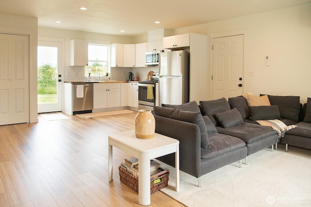 1022 Peach Rd, Winlock, WA 98596 - living area featuring light wood-style flooring and recessed lighting
