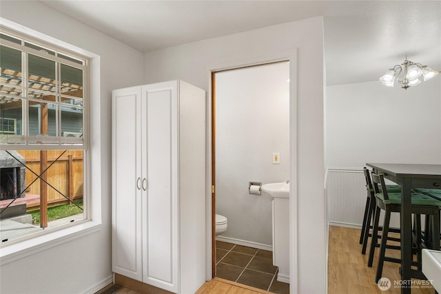 330 Highland Ave, Chelan, WA 98816 - bathroom featuring healthy amount of natural light, toilet, wood finished floors, and baseboards