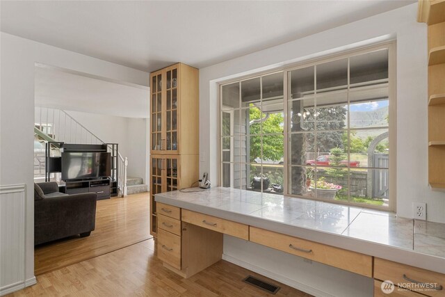 330 Highland Ave, Chelan, WA 98816 - home office with light wood-style flooring